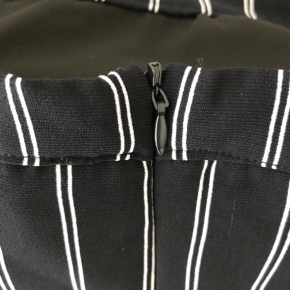 Forever 21 Dark Navy Stripped Mini Skirt - Picture 4 of 7